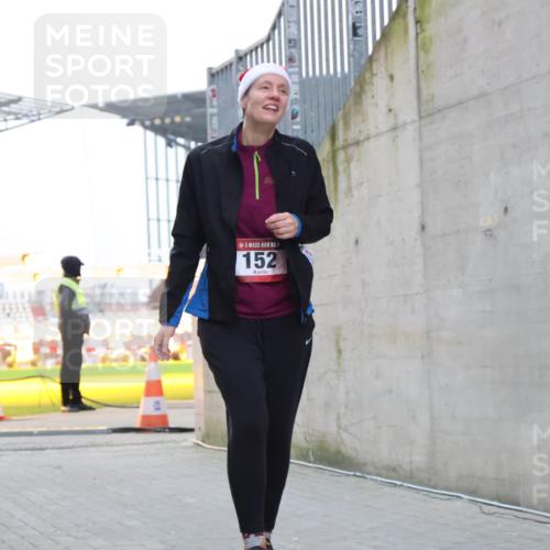 08.12.2024 - St. Pauli X-Mass-Run No. 14 H.Heesch http://msf.ph/oto/7499672 08.12.2024 10:09:50 Ziel 12, 891, 152 meine-sportfotos.de