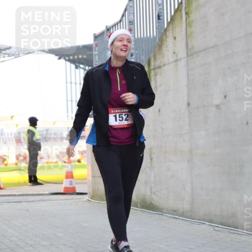 08.12.2024 - St. Pauli X-Mass-Run No. 14 H.Heesch http://msf.ph/oto/7499679 08.12.2024 10:09:50 Ziel 12, 891, 152 meine-sportfotos.de