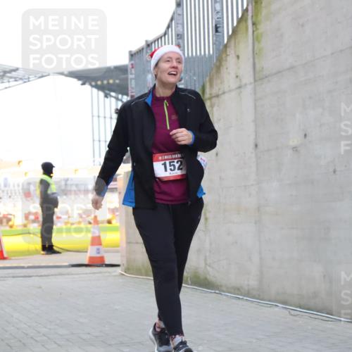 08.12.2024 - St. Pauli X-Mass-Run No. 14 H.Heesch http://msf.ph/oto/7499685 08.12.2024 10:09:50 Ziel 12, 891, 152 meine-sportfotos.de