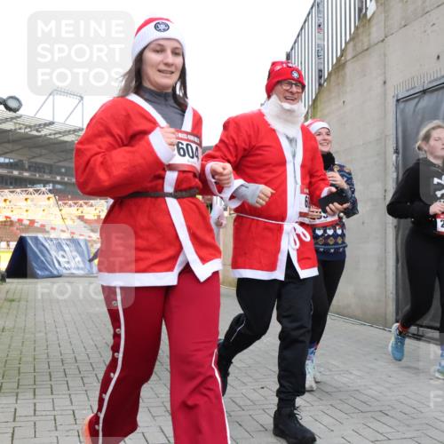 08.12.2024 - St. Pauli X-Mass-Run No. 14 H.Heesch http://msf.ph/oto/7499709 08.12.2024 10:02:55 Ziel 479, 604, 609, 2334, 2371, 187, 604, 609, 1275, 2211, 2334, 2371, 2898 meine-sportfotos.de