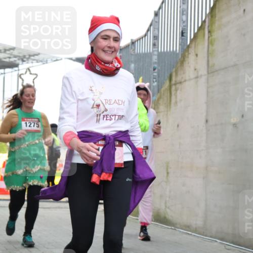 08.12.2024 - St. Pauli X-Mass-Run No. 14 H.Heesch http://msf.ph/oto/7499726 08.12.2024 10:02:56 Ziel 187, 479, 604, 609, 2334, 2371, 187, 604, 609, 1275, 2211, 2334, 2371, 2898, 3104, 3105 meine-sportfotos.de