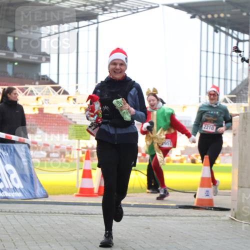 08.12.2024 - St. Pauli X-Mass-Run No. 14 H.Heesch http://msf.ph/oto/7499730 08.12.2024 10:09:58 Ziel 152, 891, 1227, 2210, 2951 meine-sportfotos.de