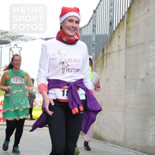08.12.2024 - St. Pauli X-Mass-Run No. 14 H.Heesch http://msf.ph/oto/7499731 08.12.2024 10:02:56 Ziel 187, 479, 604, 609, 2334, 2371, 187, 604, 609, 1275, 2211, 2334, 2371, 2898, 3104, 3105 meine-sportfotos.de