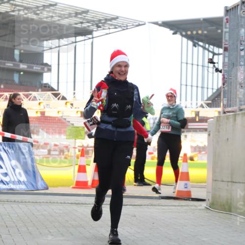 08.12.2024 - St. Pauli X-Mass-Run No. 14 H.Heesch http://msf.ph/oto/7499763 08.12.2024 10:09:58 Ziel 152, 891, 1227, 2210, 2951 meine-sportfotos.de