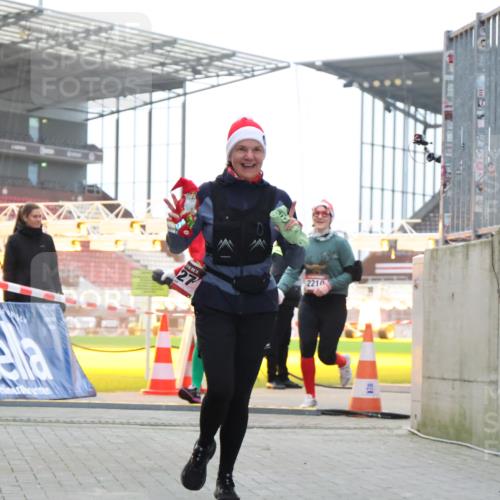 08.12.2024 - St. Pauli X-Mass-Run No. 14 H.Heesch http://msf.ph/oto/7499775 08.12.2024 10:09:58 Ziel 152, 891, 1227, 2210, 2951 meine-sportfotos.de