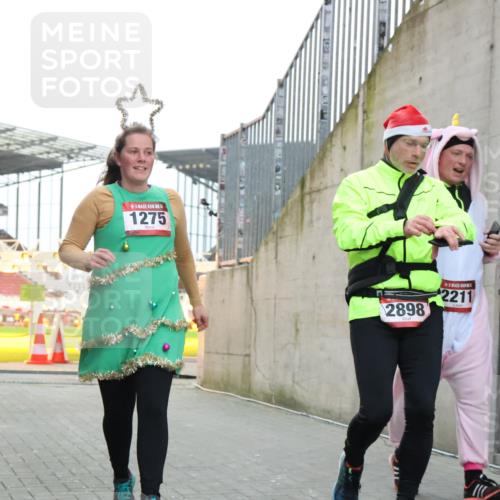 08.12.2024 - St. Pauli X-Mass-Run No. 14 H.Heesch http://msf.ph/oto/7499798 08.12.2024 10:02:58 Ziel 187, 479, 604, 609, 1275, 2211, 2334, 2371, 2898, 187, 1018, 1275, 2211, 2426, 2898, 3104, 3105 meine-sportfotos.de