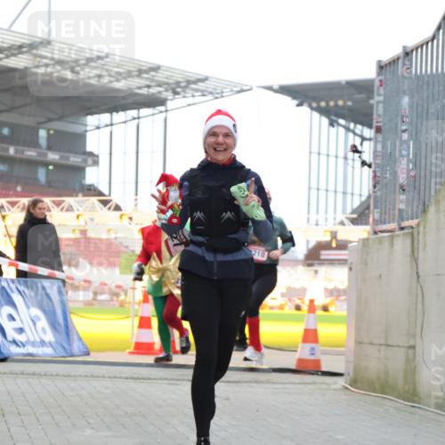 08.12.2024 - St. Pauli X-Mass-Run No. 14 H.Heesch http://msf.ph/oto/7499800 08.12.2024 10:09:59 Ziel 152, 1227, 513, 1227, 2210, 2951 meine-sportfotos.de