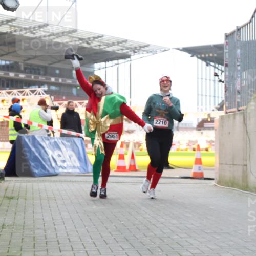 08.12.2024 - St. Pauli X-Mass-Run No. 14 H.Heesch http://msf.ph/oto/7499840 08.12.2024 10:10:00 Ziel 152, 1227, 513, 1227, 2210, 2951 meine-sportfotos.de