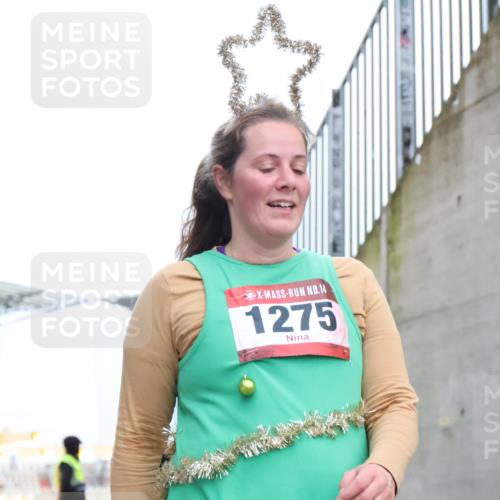 08.12.2024 - St. Pauli X-Mass-Run No. 14 H.Heesch http://msf.ph/oto/7499870 08.12.2024 10:02:59 Ziel 187, 479, 604, 609, 1275, 2211, 2334, 2371, 2898, 1018, 1275, 2211, 2426, 2898, 3104, 3105 meine-sportfotos.de