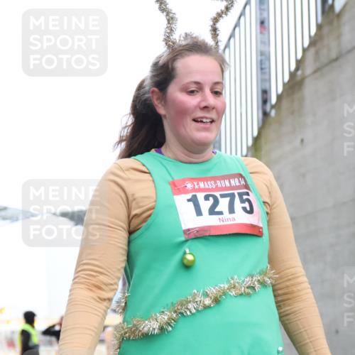 08.12.2024 - St. Pauli X-Mass-Run No. 14 H.Heesch http://msf.ph/oto/7499890 08.12.2024 10:02:59 Ziel 187, 479, 604, 609, 1275, 2211, 2334, 2371, 2898, 1018, 1275, 2211, 2426, 2898, 3104, 3105 meine-sportfotos.de