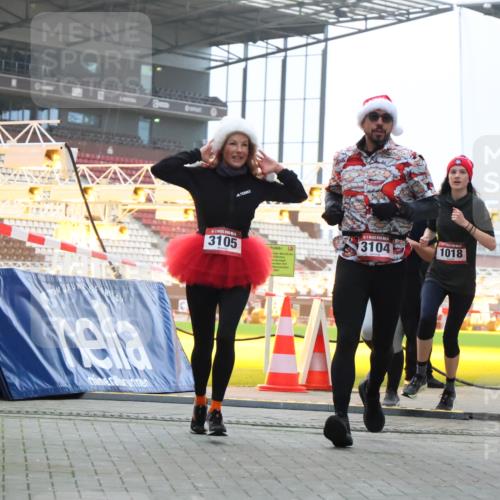 08.12.2024 - St. Pauli X-Mass-Run No. 14 H.Heesch http://msf.ph/oto/7499924 08.12.2024 10:03:02 Ziel 187, 604, 609, 1275, 2211, 2334, 2371, 2898, 1018, 2426, 3104, 3105 meine-sportfotos.de