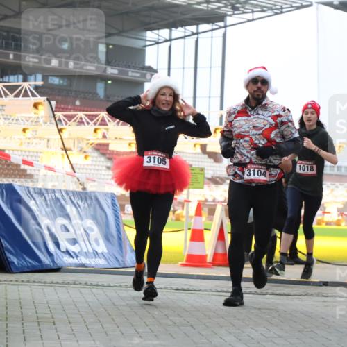 08.12.2024 - St. Pauli X-Mass-Run No. 14 H.Heesch http://msf.ph/oto/7499937 08.12.2024 10:03:02 Ziel 187, 604, 609, 1275, 2211, 2334, 2371, 2898, 1018, 2426, 3104, 3105 meine-sportfotos.de
