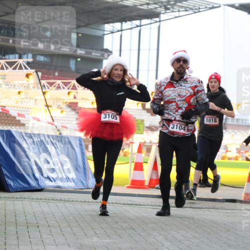 08.12.2024 - St. Pauli X-Mass-Run No. 14 H.Heesch http://msf.ph/oto/7499947 08.12.2024 10:03:02 Ziel 187, 604, 609, 1275, 2211, 2334, 2371, 2898, 1018, 2426, 3104, 3105 meine-sportfotos.de