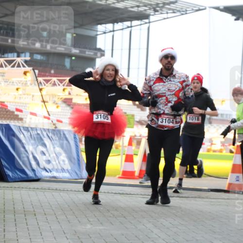 08.12.2024 - St. Pauli X-Mass-Run No. 14 H.Heesch http://msf.ph/oto/7499955 08.12.2024 10:03:02 Ziel 187, 604, 609, 1275, 2211, 2334, 2371, 2898, 1018, 2426, 3104, 3105 meine-sportfotos.de