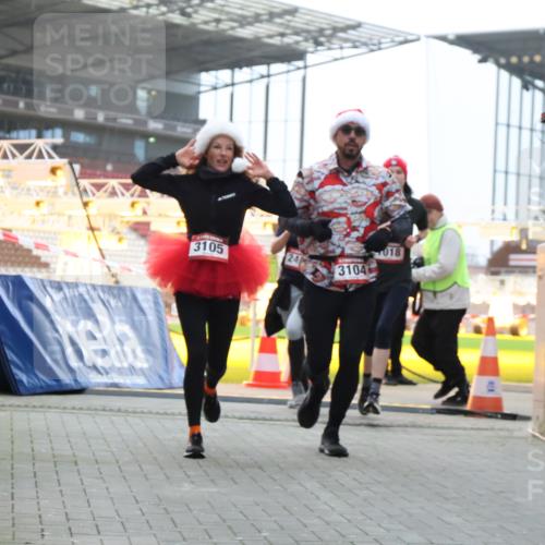 08.12.2024 - St. Pauli X-Mass-Run No. 14 H.Heesch http://msf.ph/oto/7499985 08.12.2024 10:03:02 Ziel 187, 604, 609, 1275, 2211, 2334, 2371, 2898, 1018, 2426, 3104, 3105 meine-sportfotos.de