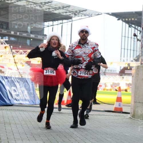08.12.2024 - St. Pauli X-Mass-Run No. 14 H.Heesch http://msf.ph/oto/7500004 08.12.2024 10:03:02 Ziel 187, 604, 609, 1275, 2211, 2334, 2371, 2898, 1018, 2426, 3104, 3105 meine-sportfotos.de