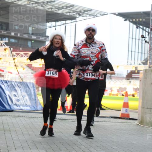 08.12.2024 - St. Pauli X-Mass-Run No. 14 H.Heesch http://msf.ph/oto/7500013 08.12.2024 10:03:03 Ziel 187, 604, 609, 1275, 2211, 2334, 2371, 2898, 345, 349, 1018, 2426, 3104, 3105 meine-sportfotos.de