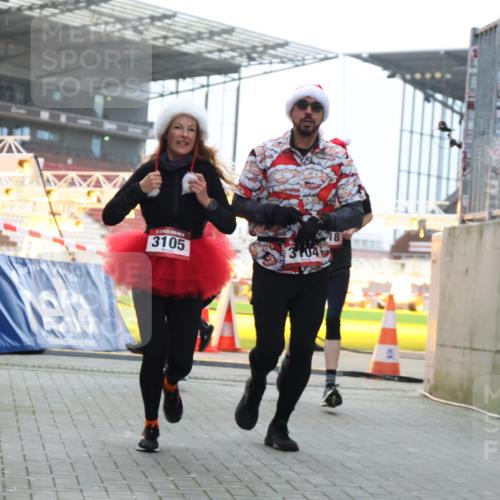 08.12.2024 - St. Pauli X-Mass-Run No. 14 H.Heesch http://msf.ph/oto/7500045 08.12.2024 10:03:03 Ziel 187, 604, 609, 1275, 2211, 2334, 2371, 2898, 345, 349, 1018, 2426, 3104, 3105 meine-sportfotos.de