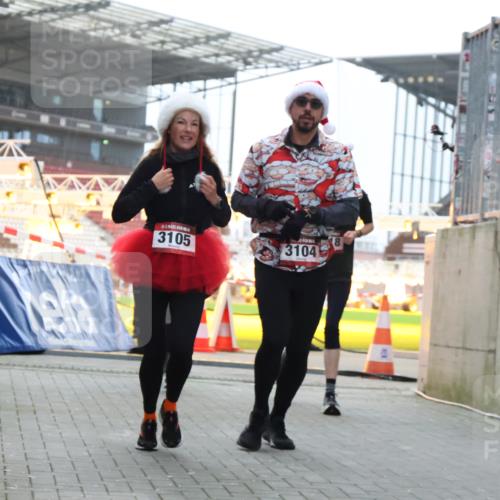 08.12.2024 - St. Pauli X-Mass-Run No. 14 H.Heesch http://msf.ph/oto/7500050 08.12.2024 10:03:03 Ziel 187, 604, 609, 1275, 2211, 2334, 2371, 2898, 345, 349, 1018, 2426, 3104, 3105 meine-sportfotos.de