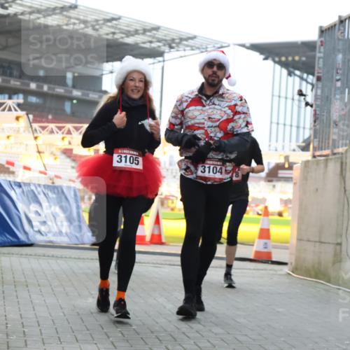 08.12.2024 - St. Pauli X-Mass-Run No. 14 H.Heesch http://msf.ph/oto/7500057 08.12.2024 10:03:03 Ziel 187, 604, 609, 1275, 2211, 2334, 2371, 2898, 345, 349, 1018, 2426, 3104, 3105 meine-sportfotos.de