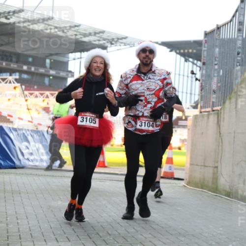 08.12.2024 - St. Pauli X-Mass-Run No. 14 H.Heesch http://msf.ph/oto/7500092 08.12.2024 10:03:03 Ziel 187, 604, 609, 1275, 2211, 2334, 2371, 2898, 345, 349, 1018, 2426, 3104, 3105 meine-sportfotos.de