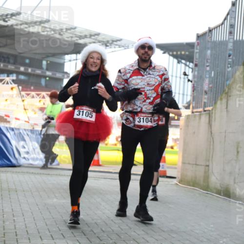 08.12.2024 - St. Pauli X-Mass-Run No. 14 H.Heesch http://msf.ph/oto/7500100 08.12.2024 10:03:03 Ziel 187, 604, 609, 1275, 2211, 2334, 2371, 2898, 345, 349, 1018, 2426, 3104, 3105 meine-sportfotos.de