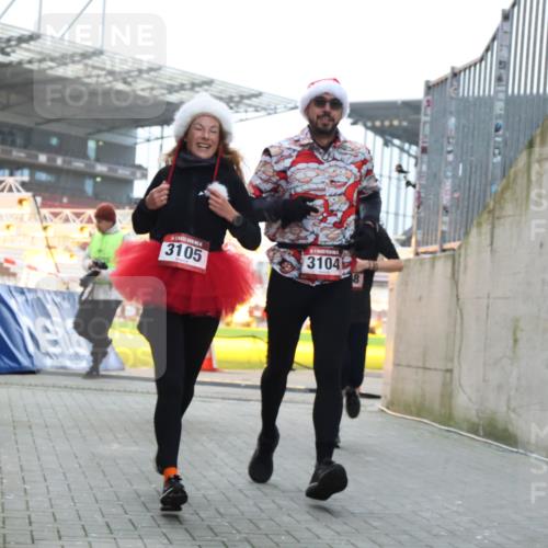 08.12.2024 - St. Pauli X-Mass-Run No. 14 H.Heesch http://msf.ph/oto/7500110 08.12.2024 10:03:03 Ziel 187, 604, 609, 1275, 2211, 2334, 2371, 2898, 345, 349, 1018, 2426, 3104, 3105 meine-sportfotos.de