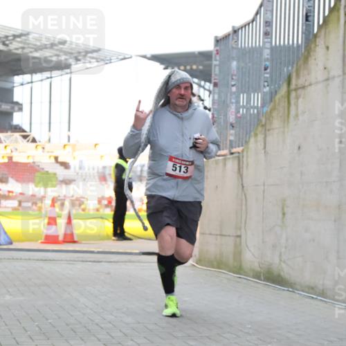 08.12.2024 - St. Pauli X-Mass-Run No. 14 H.Heesch http://msf.ph/oto/7500111 08.12.2024 10:10:06 Ziel 152, 1227, 2210, 2951, 290, 361, 513 meine-sportfotos.de