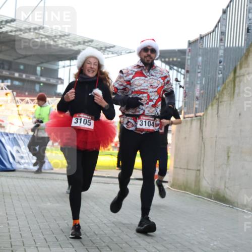 08.12.2024 - St. Pauli X-Mass-Run No. 14 H.Heesch http://msf.ph/oto/7500115 08.12.2024 10:03:03 Ziel 187, 604, 609, 1275, 2211, 2334, 2371, 2898, 345, 349, 1018, 2426, 3104, 3105 meine-sportfotos.de