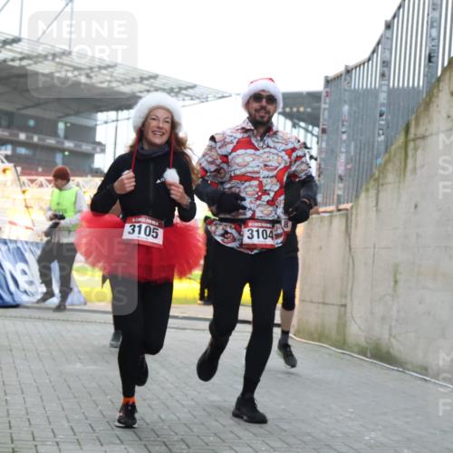 08.12.2024 - St. Pauli X-Mass-Run No. 14 H.Heesch http://msf.ph/oto/7500121 08.12.2024 10:03:03 Ziel 187, 604, 609, 1275, 2211, 2334, 2371, 2898, 345, 349, 1018, 2426, 3104, 3105 meine-sportfotos.de