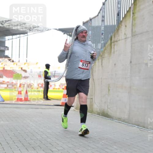 08.12.2024 - St. Pauli X-Mass-Run No. 14 H.Heesch http://msf.ph/oto/7500136 08.12.2024 10:10:06 Ziel 152, 1227, 2210, 2951, 290, 361, 513 meine-sportfotos.de