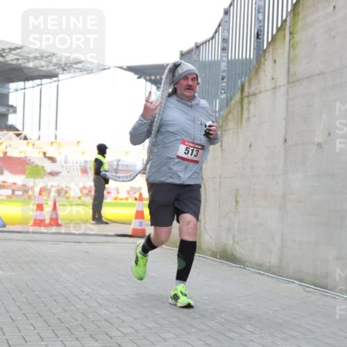08.12.2024 - St. Pauli X-Mass-Run No. 14 H.Heesch http://msf.ph/oto/7500143 08.12.2024 10:10:06 Ziel 152, 1227, 2210, 2951, 290, 361, 513 meine-sportfotos.de