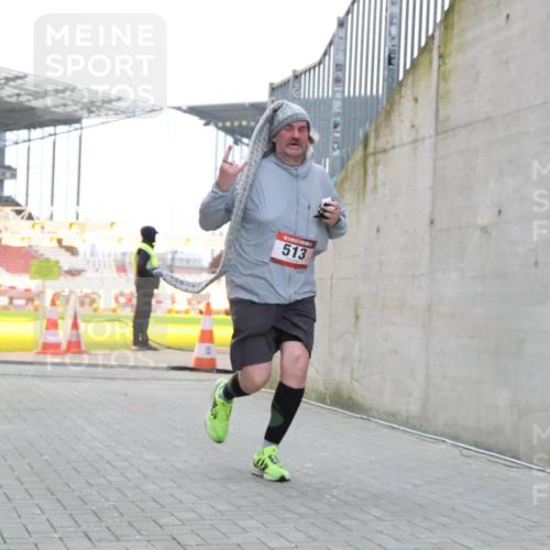 08.12.2024 - St. Pauli X-Mass-Run No. 14 H.Heesch http://msf.ph/oto/7500149 08.12.2024 10:10:06 Ziel 152, 1227, 2210, 2951, 290, 361, 513 meine-sportfotos.de