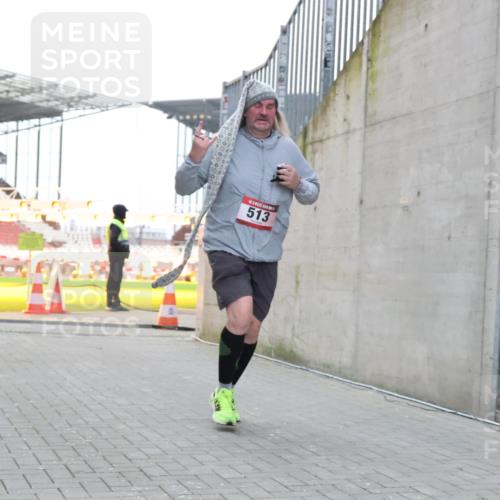 08.12.2024 - St. Pauli X-Mass-Run No. 14 H.Heesch http://msf.ph/oto/7500166 08.12.2024 10:10:06 Ziel 152, 1227, 2210, 2951, 290, 361, 513 meine-sportfotos.de