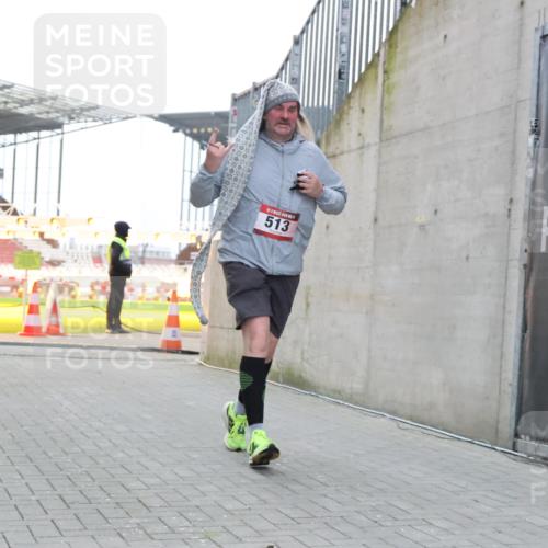 08.12.2024 - St. Pauli X-Mass-Run No. 14 H.Heesch http://msf.ph/oto/7500176 08.12.2024 10:10:06 Ziel 152, 1227, 2210, 2951, 290, 361, 513 meine-sportfotos.de