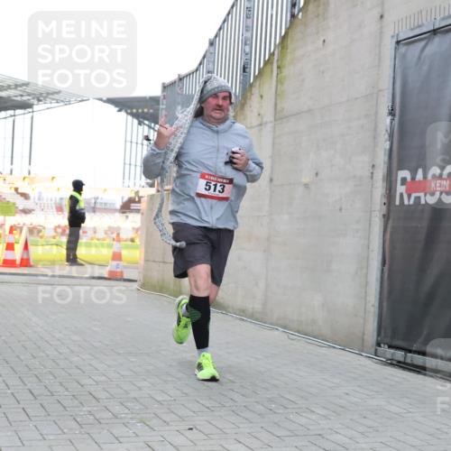 08.12.2024 - St. Pauli X-Mass-Run No. 14 H.Heesch http://msf.ph/oto/7500195 08.12.2024 10:10:06 Ziel 152, 1227, 2210, 2951, 290, 361, 513 meine-sportfotos.de