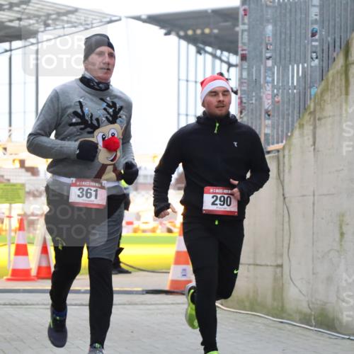 08.12.2024 - St. Pauli X-Mass-Run No. 14 H.Heesch http://msf.ph/oto/7500228 08.12.2024 10:10:13 Ziel 361, 513, 1227, 2210, 2951, 290, 361, 894, 1098, 1955, 1965 meine-sportfotos.de