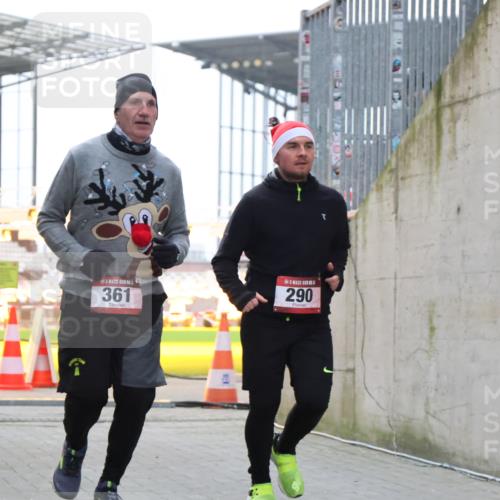 08.12.2024 - St. Pauli X-Mass-Run No. 14 H.Heesch http://msf.ph/oto/7500245 08.12.2024 10:10:13 Ziel 361, 513, 1227, 2210, 2951, 290, 361, 894, 1098, 1955, 1965 meine-sportfotos.de