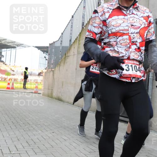 08.12.2024 - St. Pauli X-Mass-Run No. 14 H.Heesch http://msf.ph/oto/7500250 08.12.2024 10:03:06 Ziel 187, 604, 609, 1018, 1275, 2211, 2334, 2371, 2426, 2898, 3104, 3105, 345, 349, 1018, 2426, 3104, 3105 meine-sportfotos.de