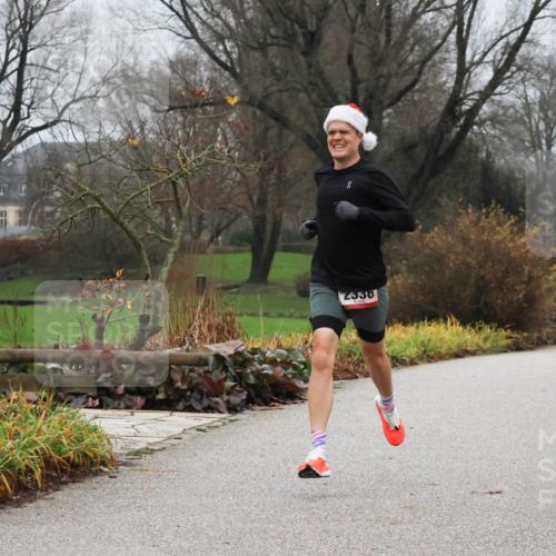 08.12.2024 - St. Pauli X-Mass-Run No. 14 Strokosch-Dieckow http://msf.ph/oto/7500531 08.12.2024 09:42:21 Laufen 2536 meine-sportfotos.de