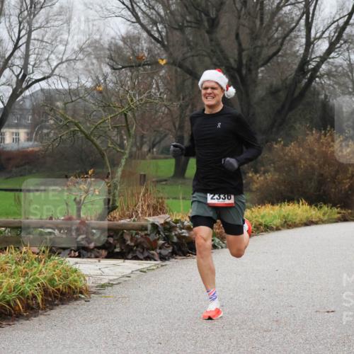 08.12.2024 - St. Pauli X-Mass-Run No. 14 Strokosch-Dieckow http://msf.ph/oto/7500535 08.12.2024 09:42:21 Laufen 20, 2336 meine-sportfotos.de