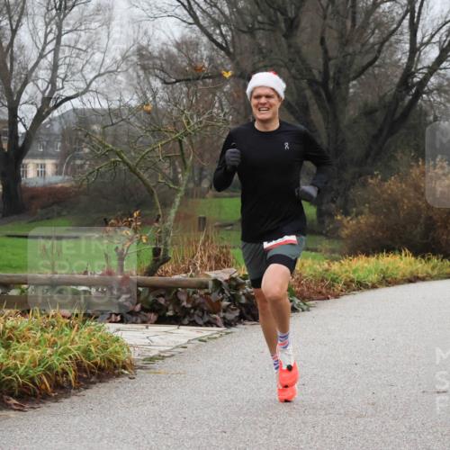 08.12.2024 - St. Pauli X-Mass-Run No. 14 Strokosch-Dieckow http://msf.ph/oto/7500542 08.12.2024 09:42:21 Laufen  meine-sportfotos.de