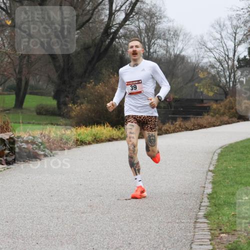 08.12.2024 - St. Pauli X-Mass-Run No. 14 Strokosch-Dieckow http://msf.ph/oto/7500551 08.12.2024 09:42:31 Laufen 39 meine-sportfotos.de
