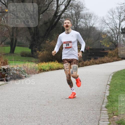 08.12.2024 - St. Pauli X-Mass-Run No. 14 Strokosch-Dieckow http://msf.ph/oto/7500553 08.12.2024 09:42:31 Laufen 39 meine-sportfotos.de