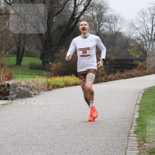 08.12.2024 - St. Pauli X-Mass-Run No. 14 Strokosch-Dieckow http://msf.ph/oto/7500556 08.12.2024 09:42:31 Laufen 39 meine-sportfotos.de