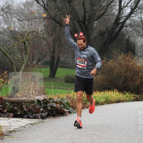 08.12.2024 - St. Pauli X-Mass-Run No. 14 Strokosch-Dieckow http://msf.ph/oto/7500663 08.12.2024 09:44:09 Laufen 4, 3285, 3285, 2 meine-sportfotos.de