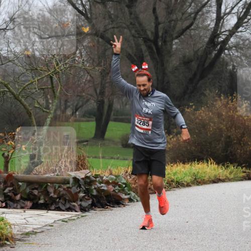 08.12.2024 - St. Pauli X-Mass-Run No. 14 Strokosch-Dieckow http://msf.ph/oto/7500669 08.12.2024 09:44:09 Laufen 3285, 3285, 14, 2 meine-sportfotos.de