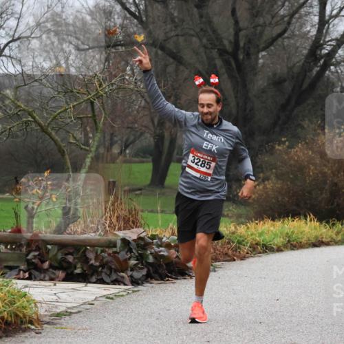 08.12.2024 - St. Pauli X-Mass-Run No. 14 Strokosch-Dieckow http://msf.ph/oto/7500679 08.12.2024 09:44:09 Laufen 3285, 3285, 14, 2 meine-sportfotos.de