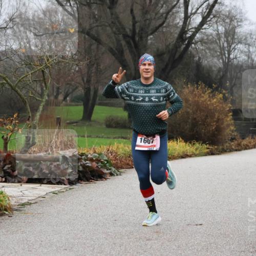 08.12.2024 - St. Pauli X-Mass-Run No. 14 Strokosch-Dieckow http://msf.ph/oto/7500701 08.12.2024 09:44:23 Laufen 1607, 1607 meine-sportfotos.de