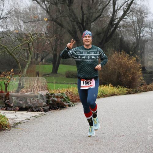 08.12.2024 - St. Pauli X-Mass-Run No. 14 Strokosch-Dieckow http://msf.ph/oto/7500706 08.12.2024 09:44:24 Laufen 1607, 1607 meine-sportfotos.de